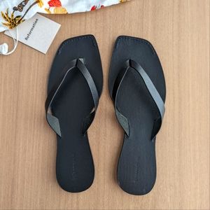 Reformation Naomi Sandal